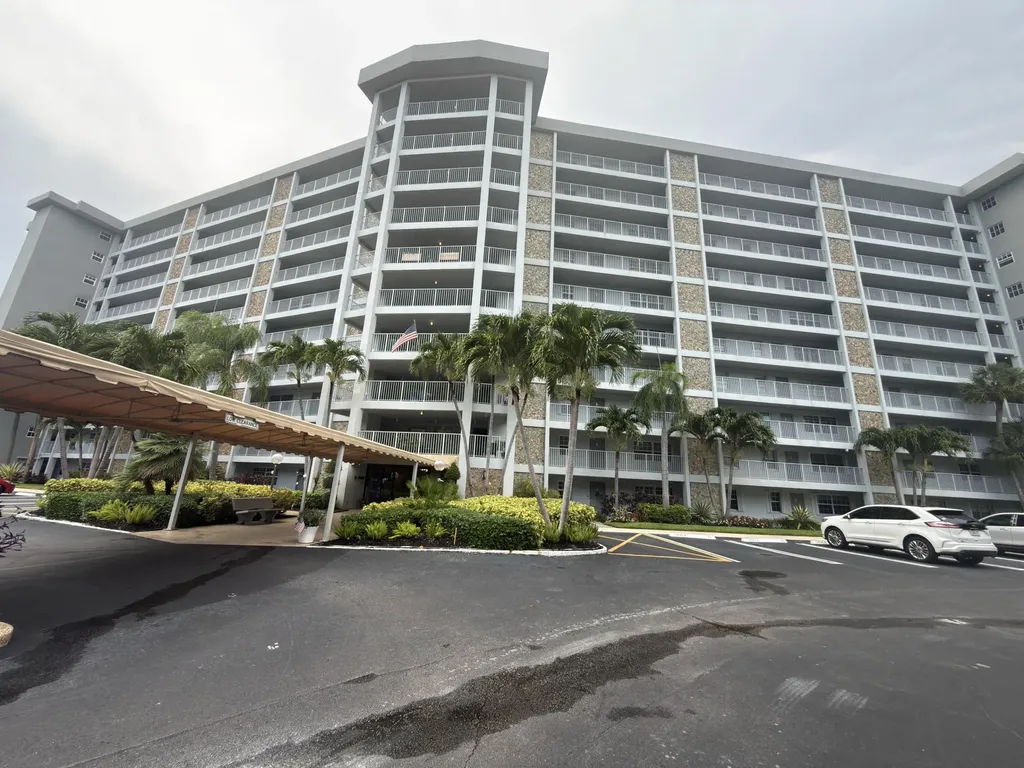 625 Oaks Drive Pompano Beach FL 33069