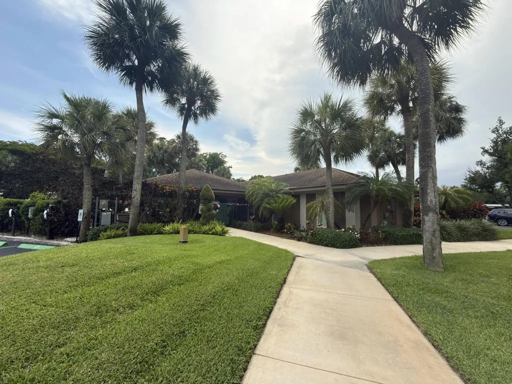 625 Oaks Drive Pompano Beach FL 33069