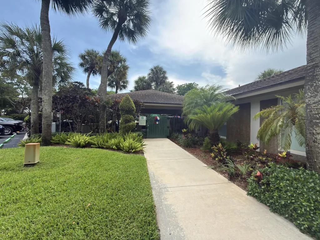 625 Oaks Drive Pompano Beach FL 33069