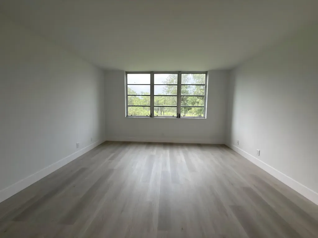 625 Oaks Drive Pompano Beach FL 33069
