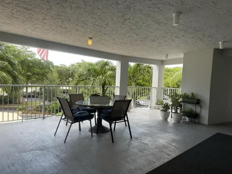 625 Oaks Drive Pompano Beach FL 33069