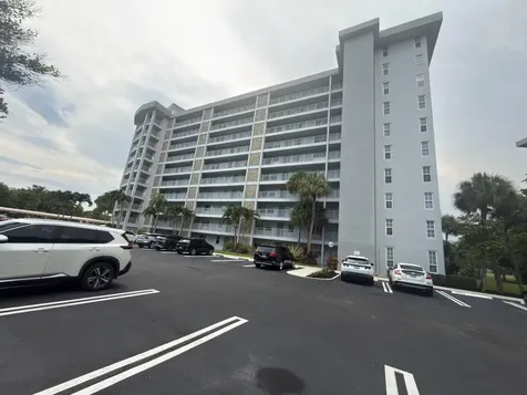 625 Oaks Drive Pompano Beach FL 33069
