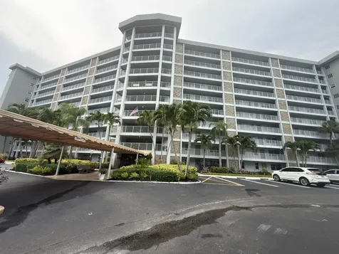 625 Oaks Drive Pompano Beach FL 33069