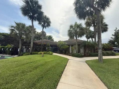 625 Oaks Drive Pompano Beach FL 33069