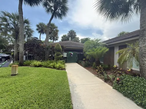 625 Oaks Drive Pompano Beach FL 33069