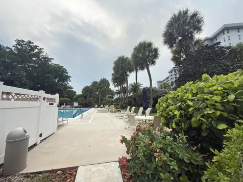 625 Oaks Drive Pompano Beach FL 33069