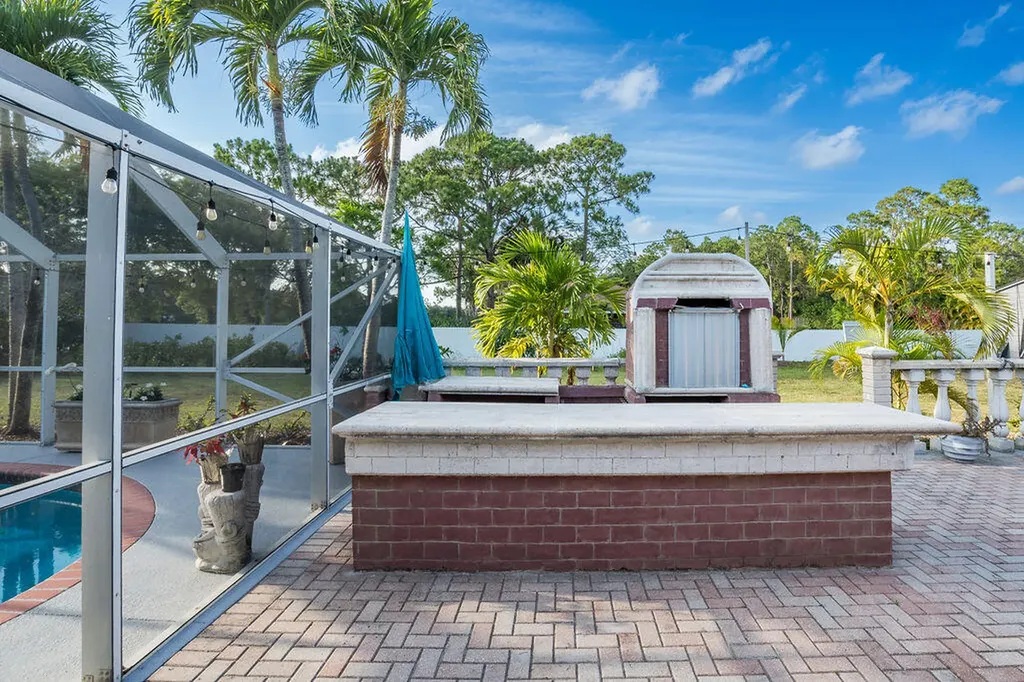12987 N 66th Place N The Acreage FL 33470
