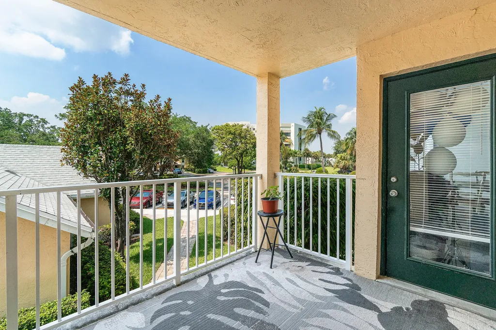 6283 La Costa Drive Boca Raton FL 33433