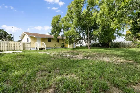 1641 W 27th Street Riviera Beach FL 33404