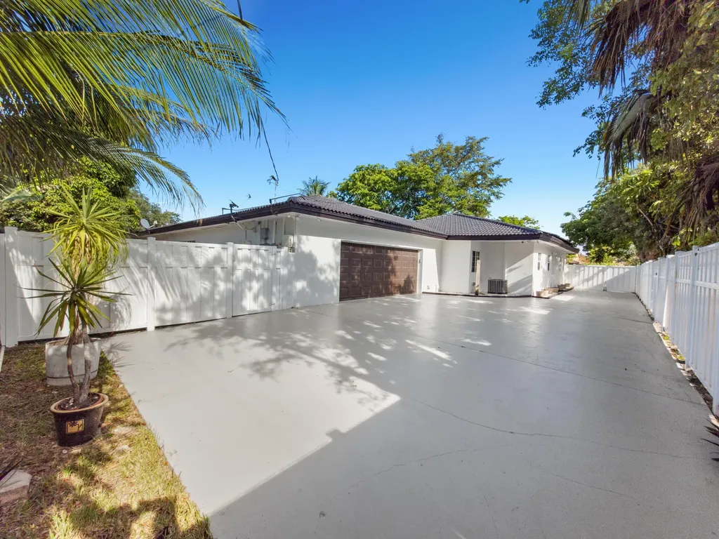 8501 NW 35th Street NW Coral Springs FL 33065