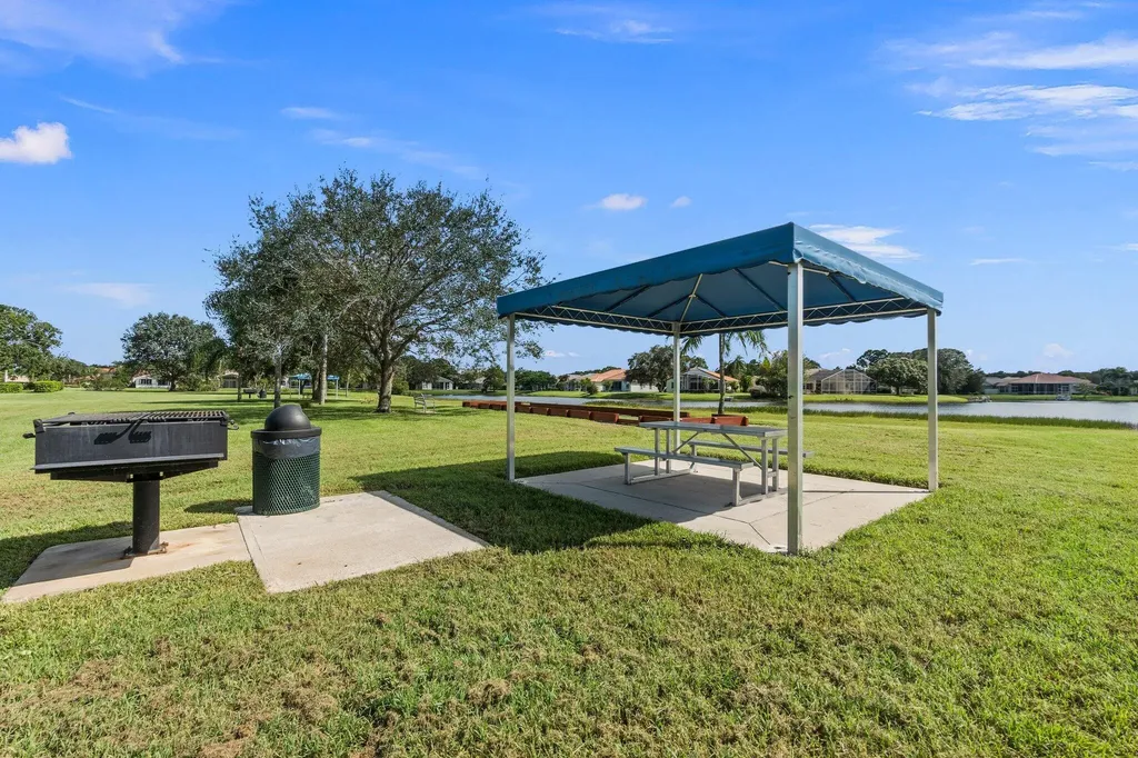 1594 SW Harbour Isle Circle Port St Lucie FL 34986
