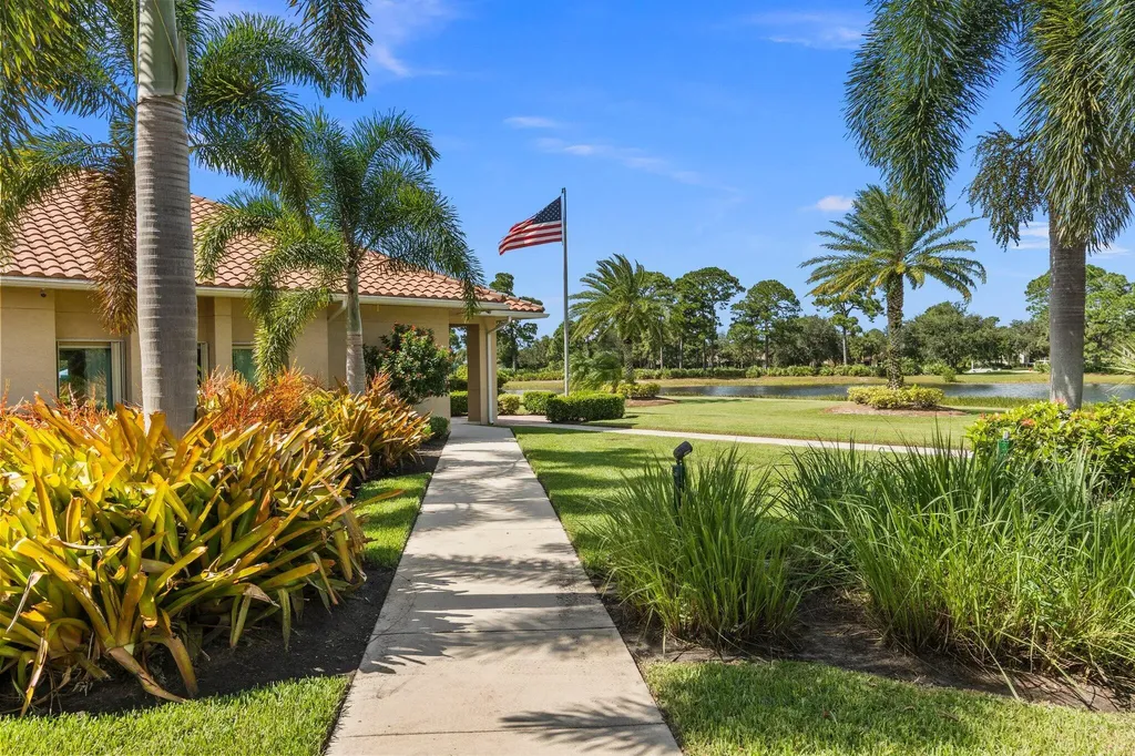 1594 SW Harbour Isle Circle Port St Lucie FL 34986