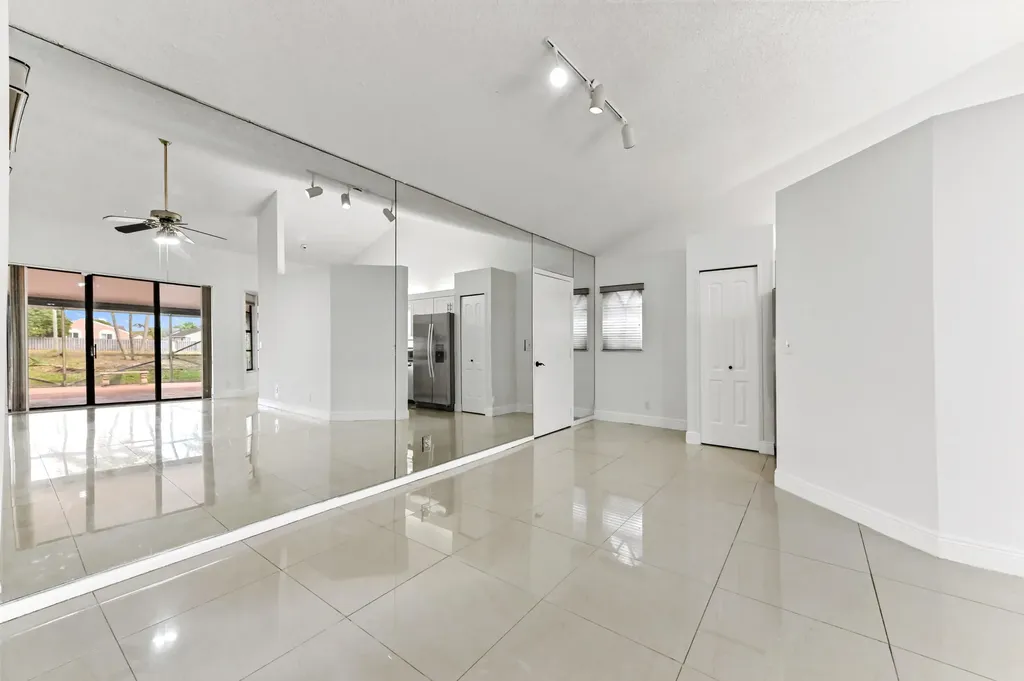 5421 Helene Circle Boynton Beach FL 33472