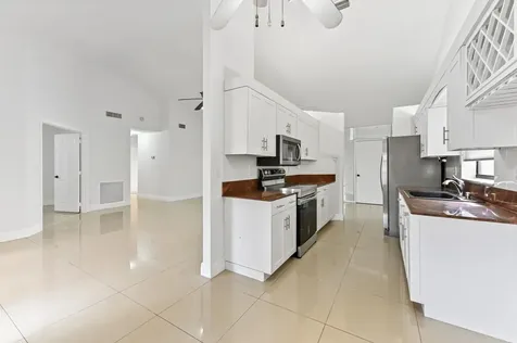 5421 Helene Circle Boynton Beach FL 33472