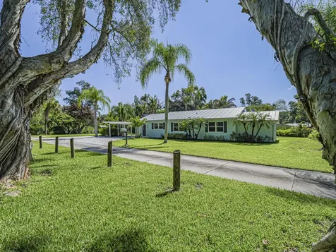 450 28th Court Vero Beach FL 32968