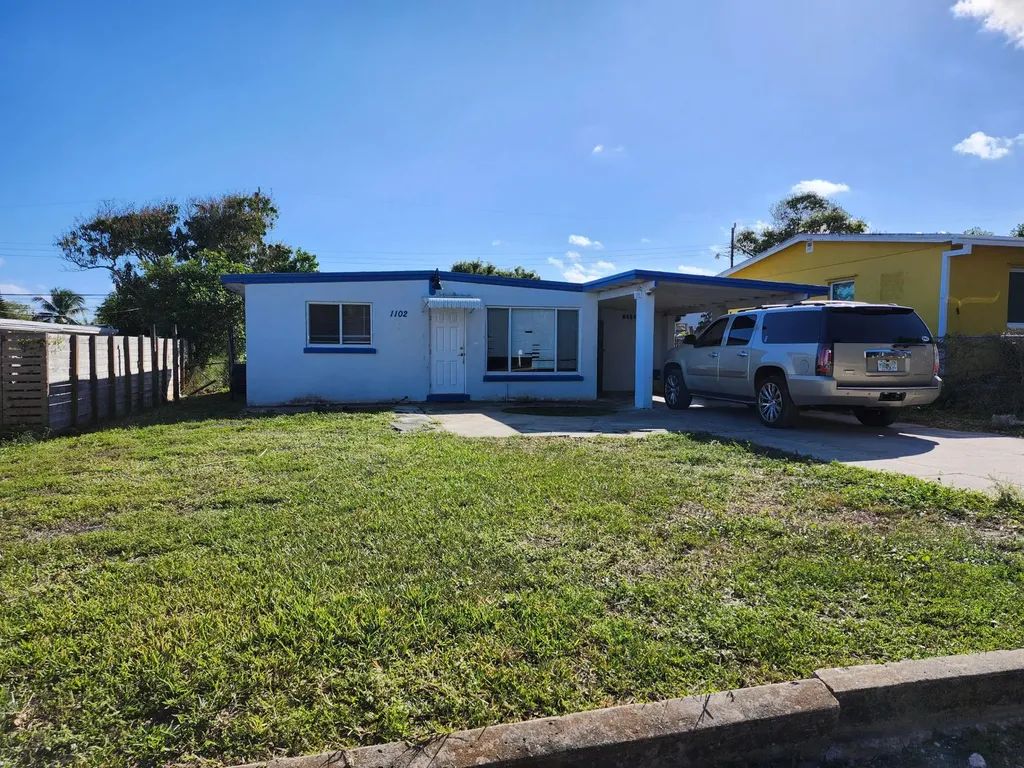 1102 James Road Lake Worth FL 33462