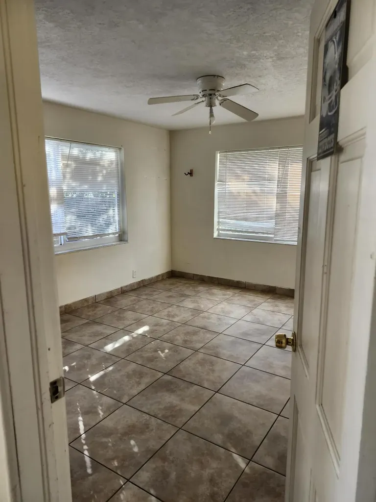 1102 James Road Lake Worth FL 33462