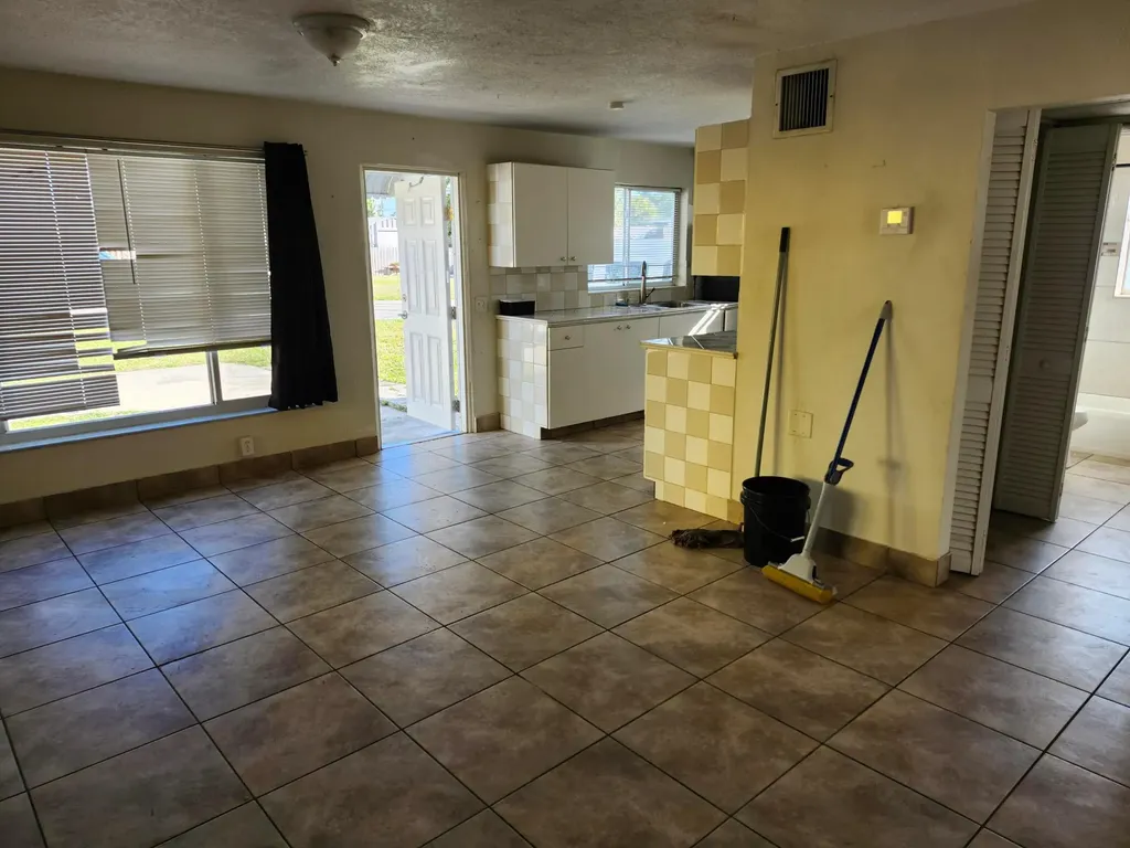 1102 James Road Lake Worth FL 33462