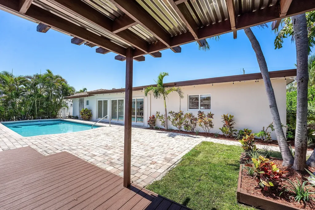 1525 SE 6th Street Deerfield Beach FL 33441