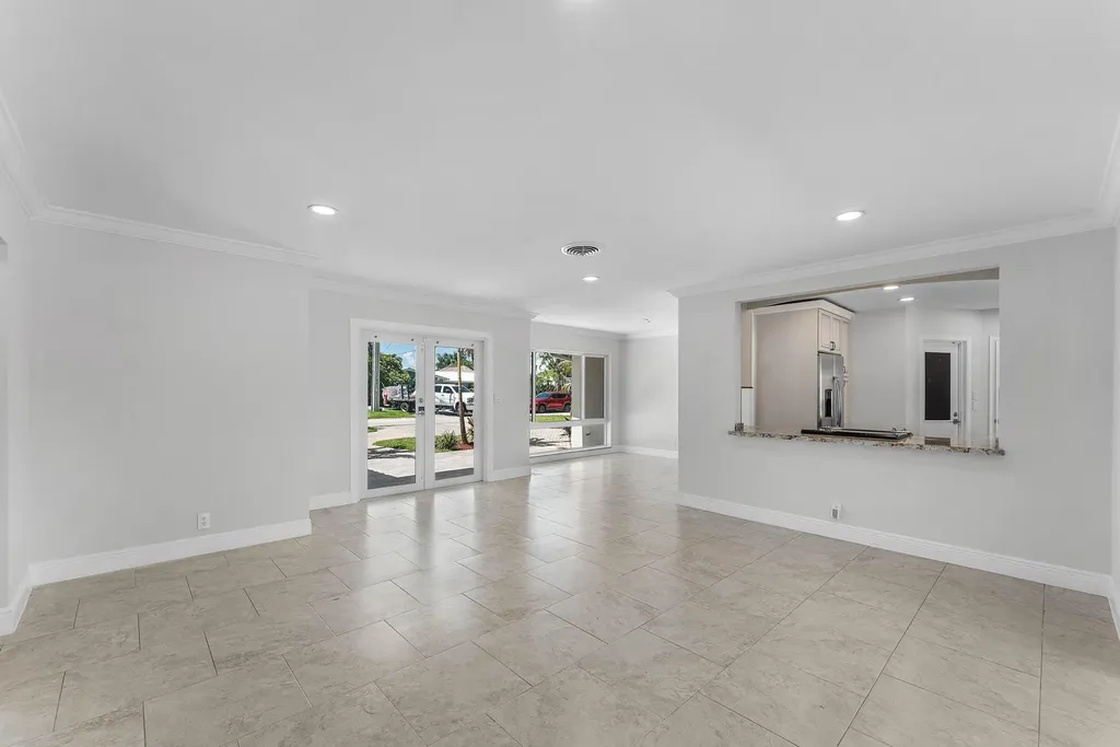 1525 SE 6th Street Deerfield Beach FL 33441
