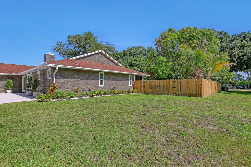 6185 White Oak Court Jupiter FL 33458