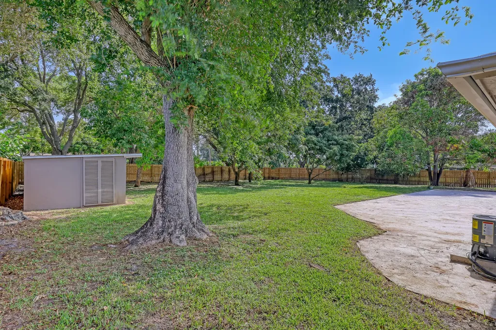 6185 White Oak Court Jupiter FL 33458