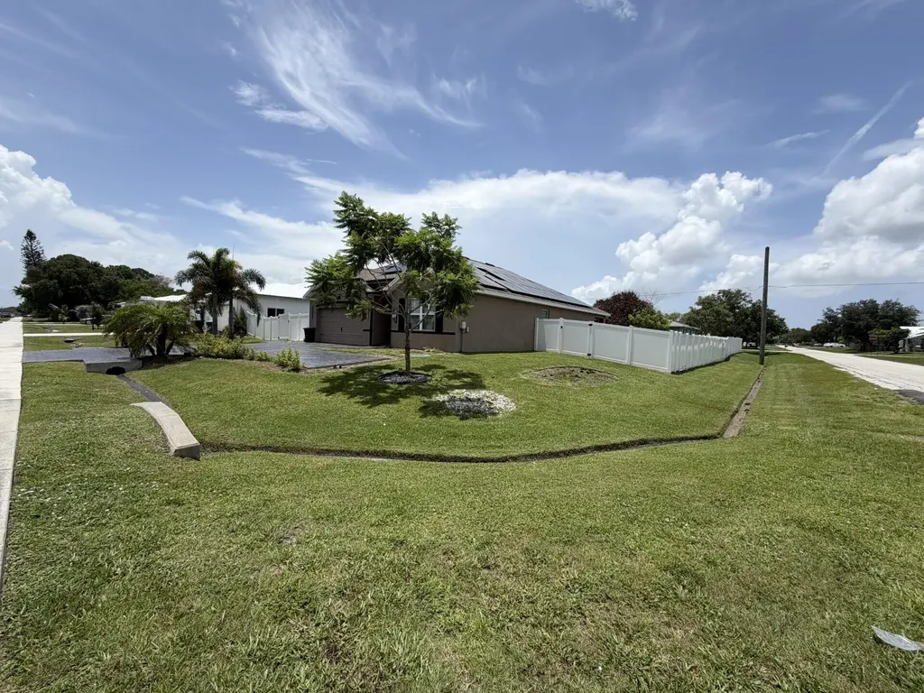 103 SW Oakridge Drive Port St Lucie FL 34984