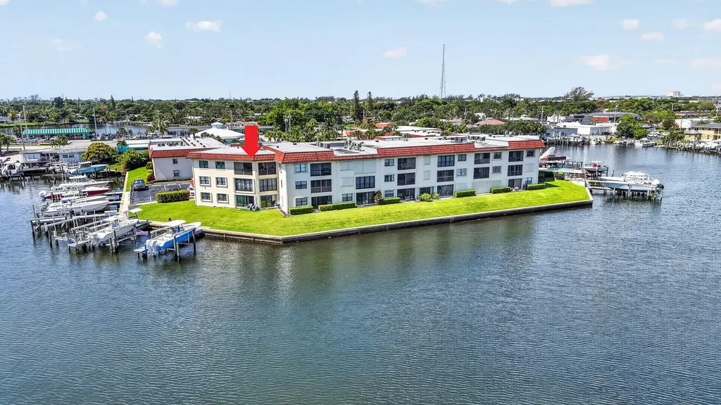 313 Lake Circle North Palm Beach FL 33408