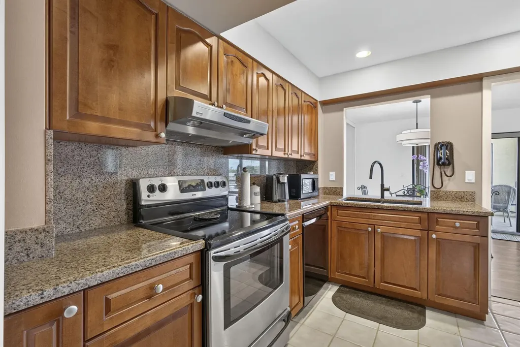 313 Lake Circle North Palm Beach FL 33408