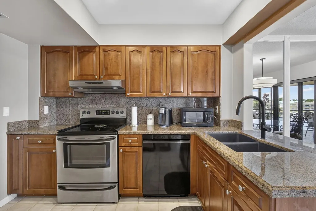 313 Lake Circle North Palm Beach FL 33408
