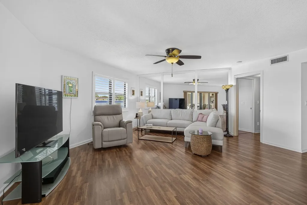 313 Lake Circle North Palm Beach FL 33408