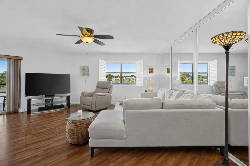 313 Lake Circle North Palm Beach FL 33408