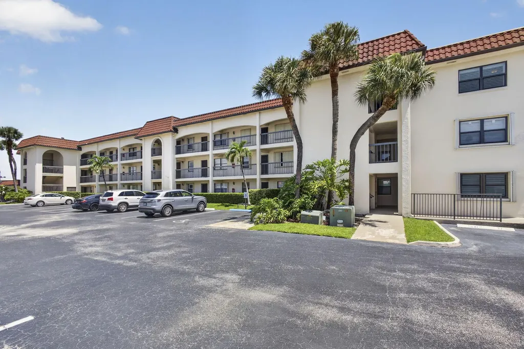 313 Lake Circle North Palm Beach FL 33408