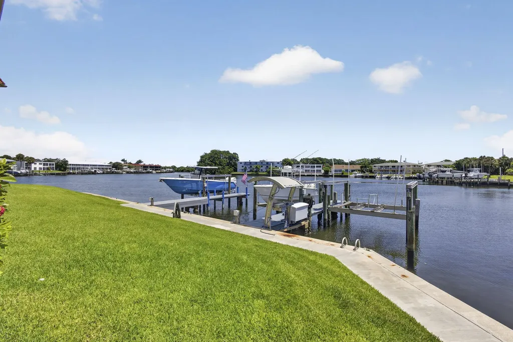 313 Lake Circle North Palm Beach FL 33408