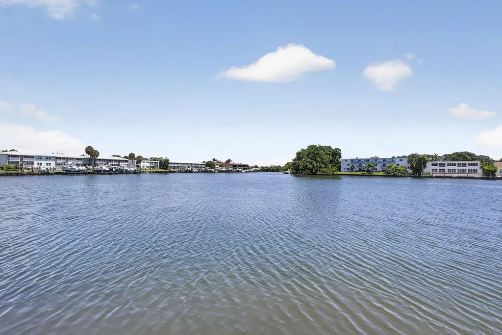 313 Lake Circle North Palm Beach FL 33408