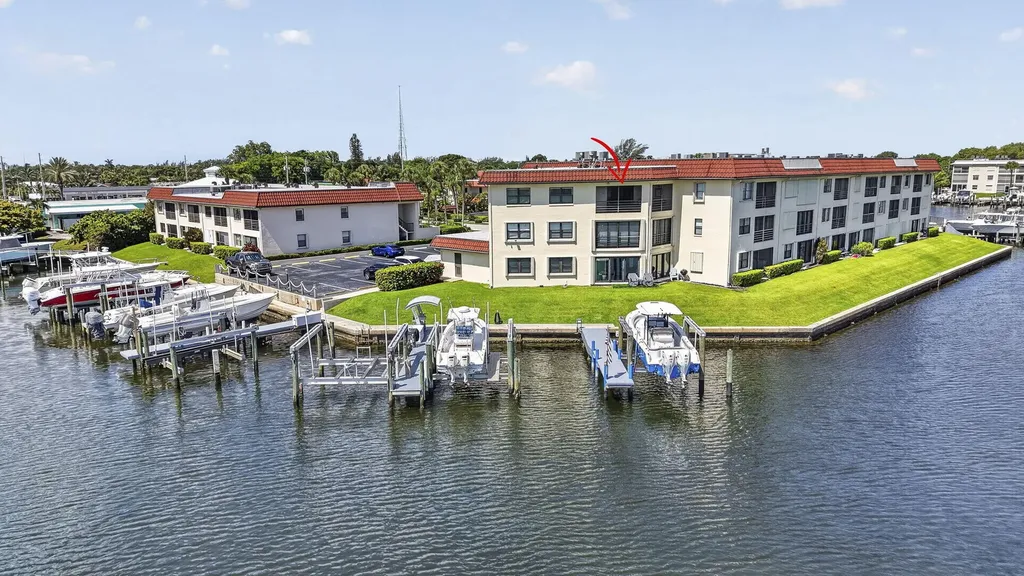 313 Lake Circle North Palm Beach FL 33408