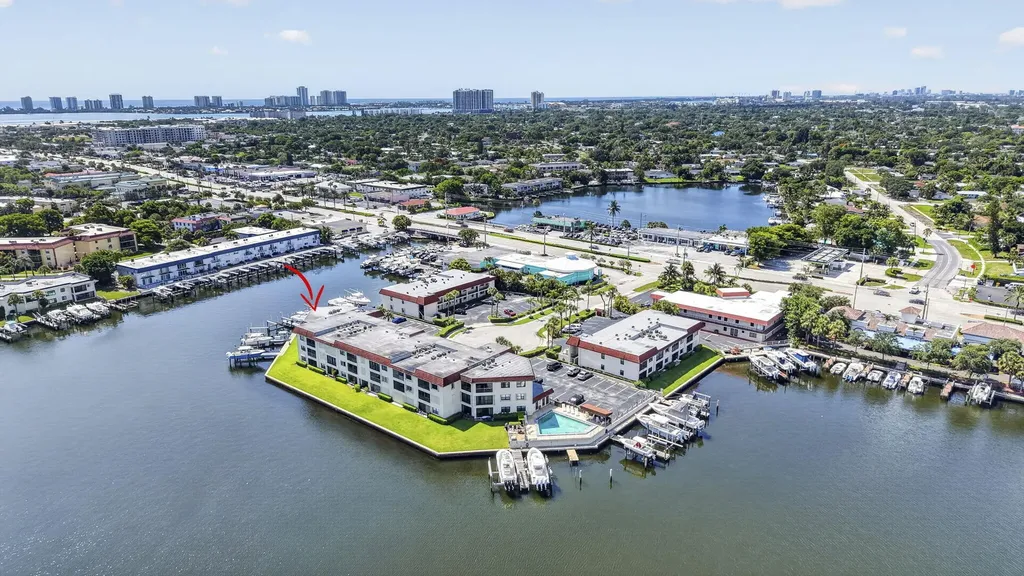313 Lake Circle North Palm Beach FL 33408