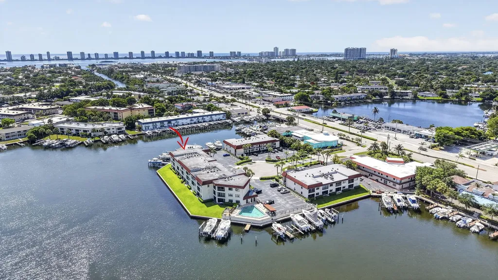 313 Lake Circle North Palm Beach FL 33408