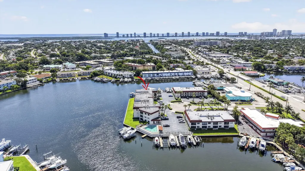 313 Lake Circle North Palm Beach FL 33408