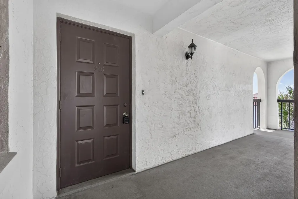 313 Lake Circle North Palm Beach FL 33408