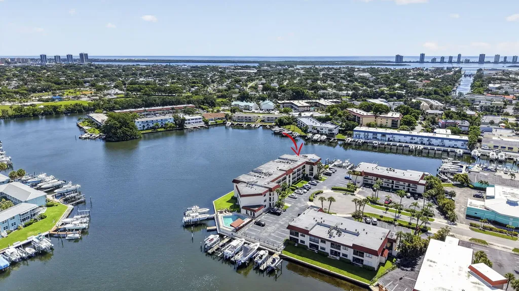 313 Lake Circle North Palm Beach FL 33408