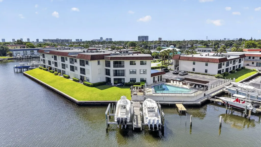 313 Lake Circle North Palm Beach FL 33408