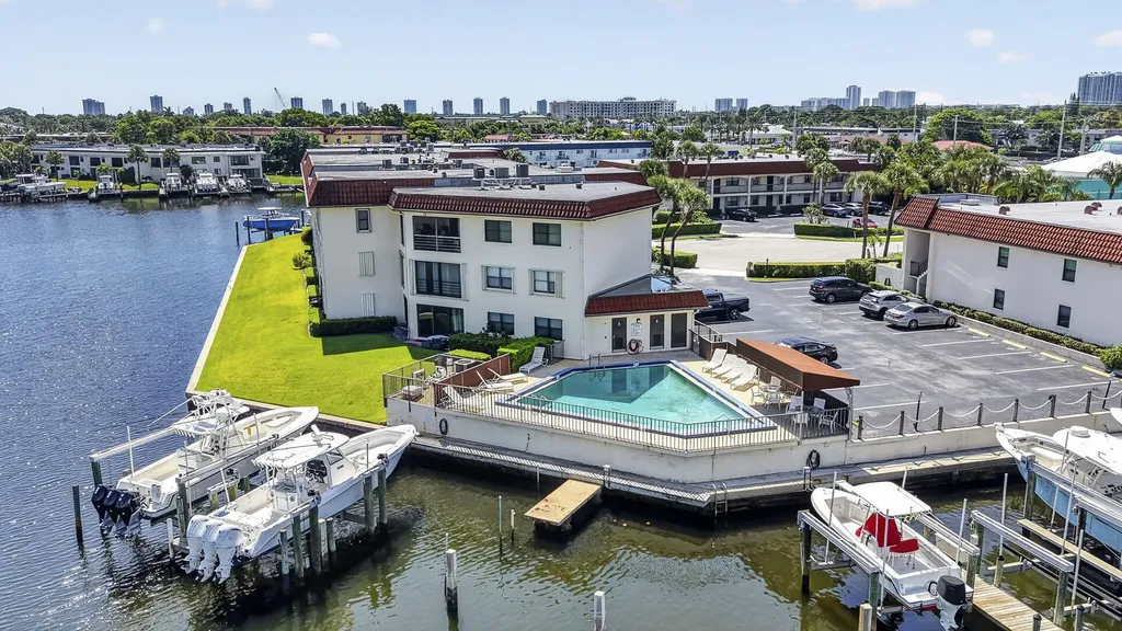 313 Lake Circle North Palm Beach FL 33408