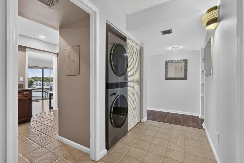 313 Lake Circle North Palm Beach FL 33408