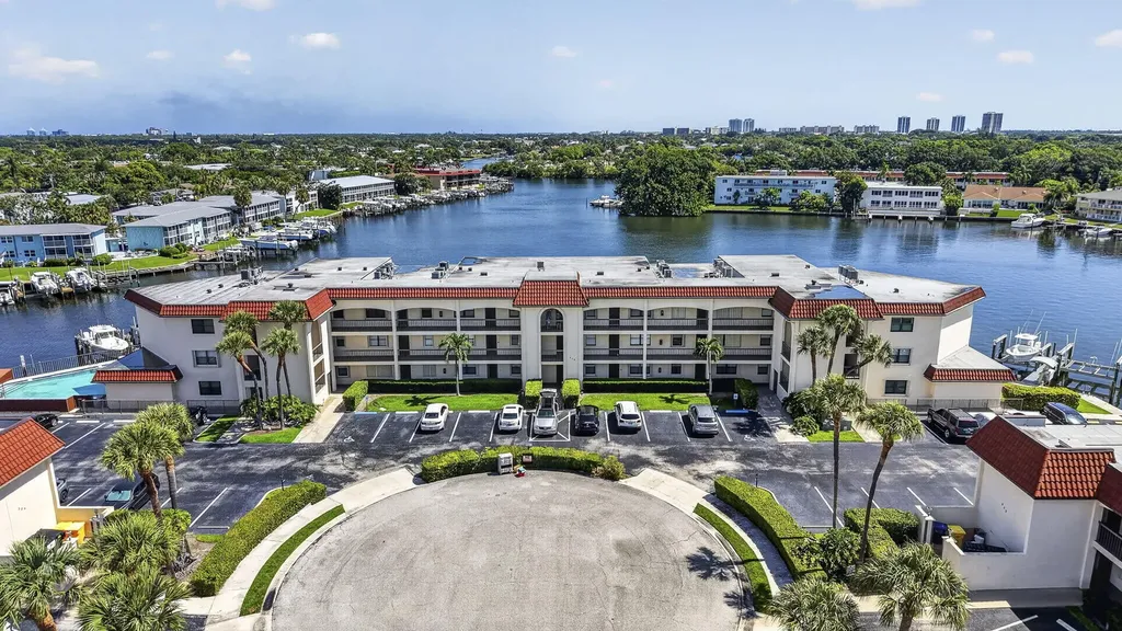 313 Lake Circle North Palm Beach FL 33408