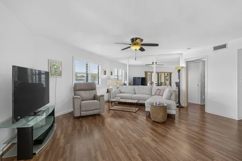 313 Lake Circle North Palm Beach FL 33408