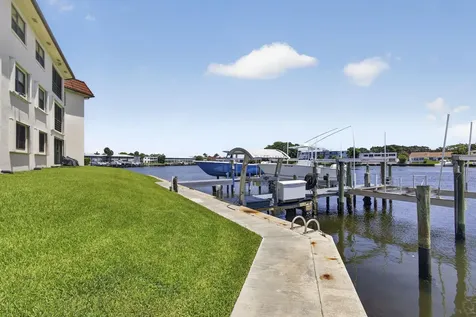 313 Lake Circle North Palm Beach FL 33408