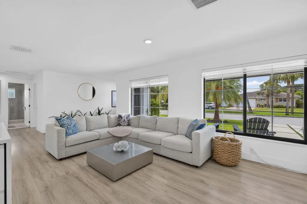 2917 NE 35th Court Lighthouse Point FL 33064