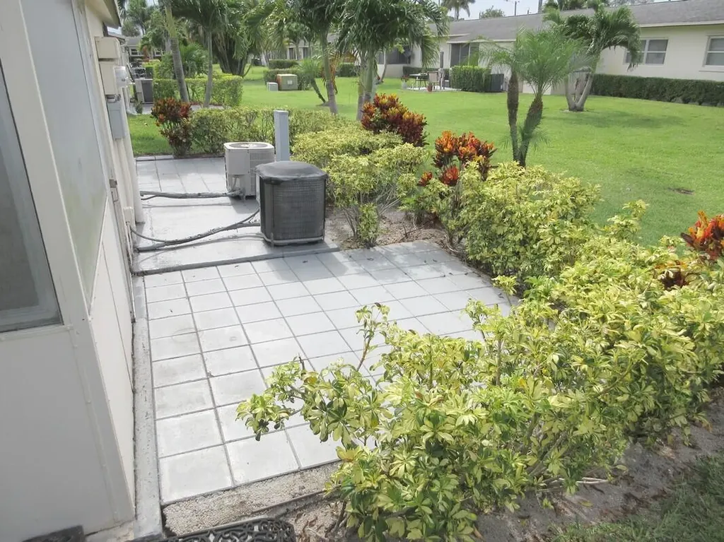 2572 Emory Drive E West Palm Beach FL 33415