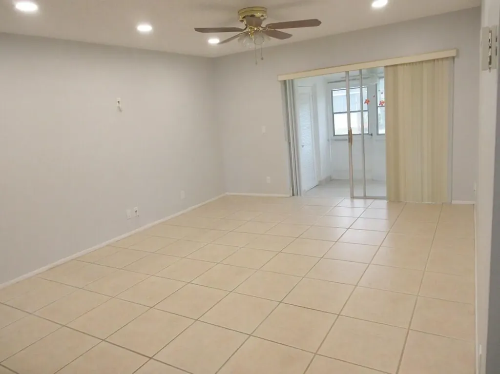 2572 Emory Drive E West Palm Beach FL 33415